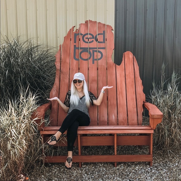 β¨πMEET YOUR SELLERπβ¨ - Picture 3 of 3